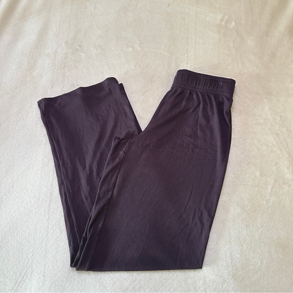 Aritzia Dark Brown Ribbed Straight Leg Pants